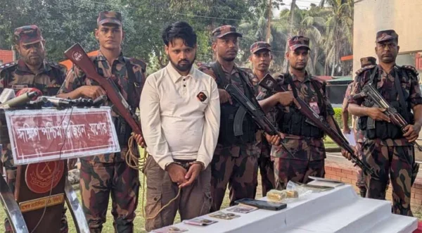 যশোর সোনা উদ্ধার: বিজিবির অভিযানে ভারতীয় নাগরিক আটক
