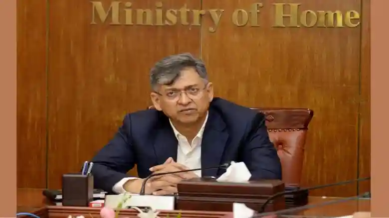 সীমান্তে কাঁটাতারের বেড়া নির্মাণ ভারতের অভ্যন্তরীণ বিষয় বলে জানিয়েছেন স্বরাষ্ট্রমন্ত্রী। 