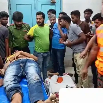 মুখোমুখি সংঘর্ষে দুই বন্ধুর