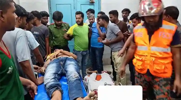 মুখোমুখি সংঘর্ষে দুই বন্ধুর