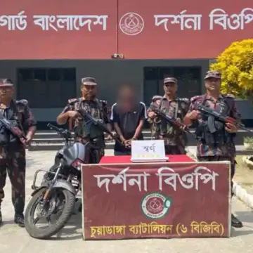 177962924198aHVBjS চুয়াডাঙ্গায় স্বর্ণের বারসহ আটক