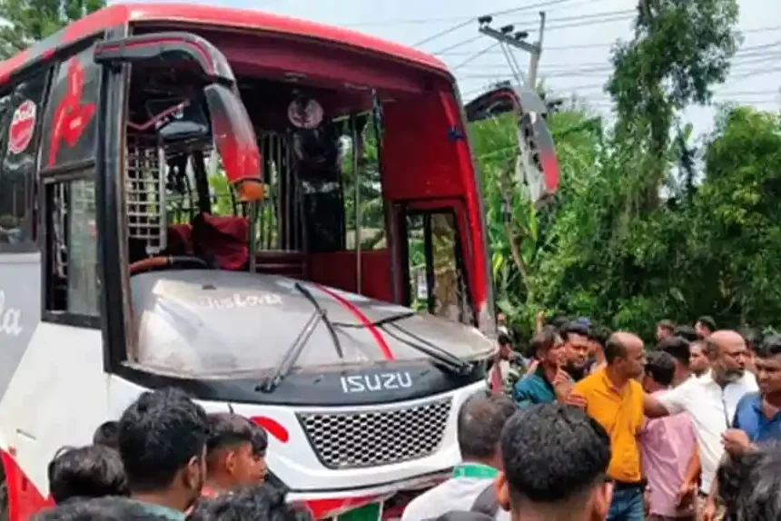 গোপালগঞ্জে বাস মোটরসাইকেল সংঘর্ষে