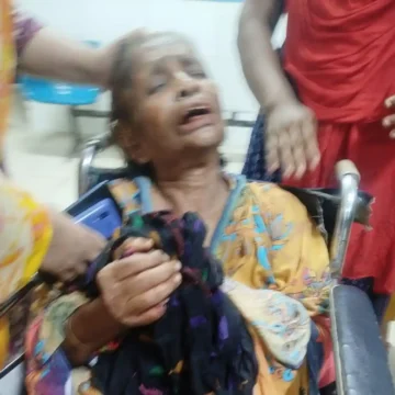 খুলনায় বৃদ্ধা গুলিবিদ্ধ হওয়ার