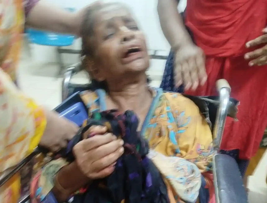 খুলনায় বৃদ্ধা গুলিবিদ্ধ হওয়ার