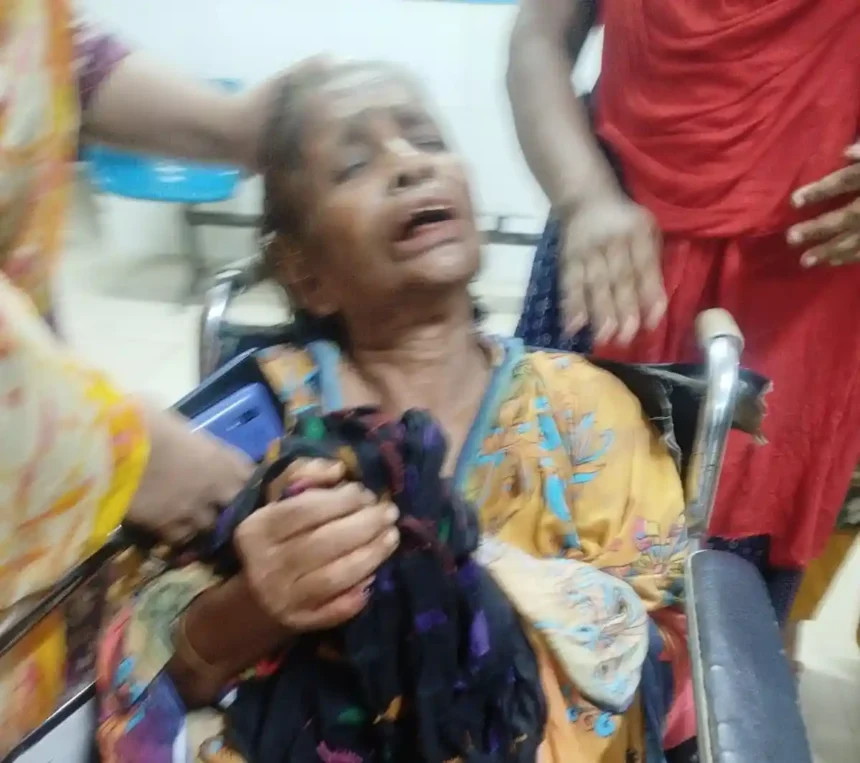 খুলনায় বৃদ্ধা গুলিবিদ্ধ হওয়ার