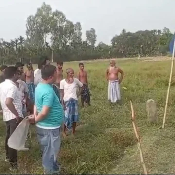 সীমান্তে বিএসএফের খুঁটি অপসারণ