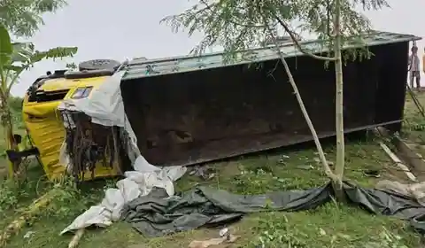 টাঙ্গাইলে ট্রাক উল্টে নিহত