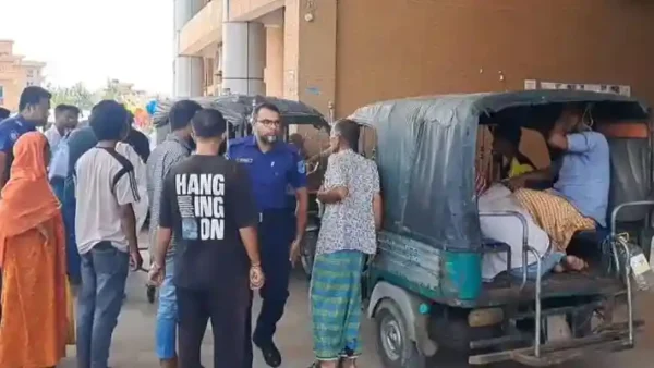 ভ্যান চালক নিহত গোপালগঞ্জ: বাসের চাপায় প্রাণহানি ও আহত ৭