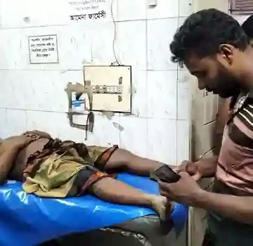 মোংলায় কাঁকড়া ব্যবসায়ীর বাড়িতে