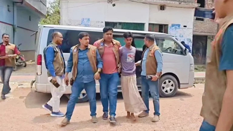 মাছ ব্যবসায়ীকে গলা কেটে হত্যা: সিংড়ায় স্ত্রী ও ছেলে আটক