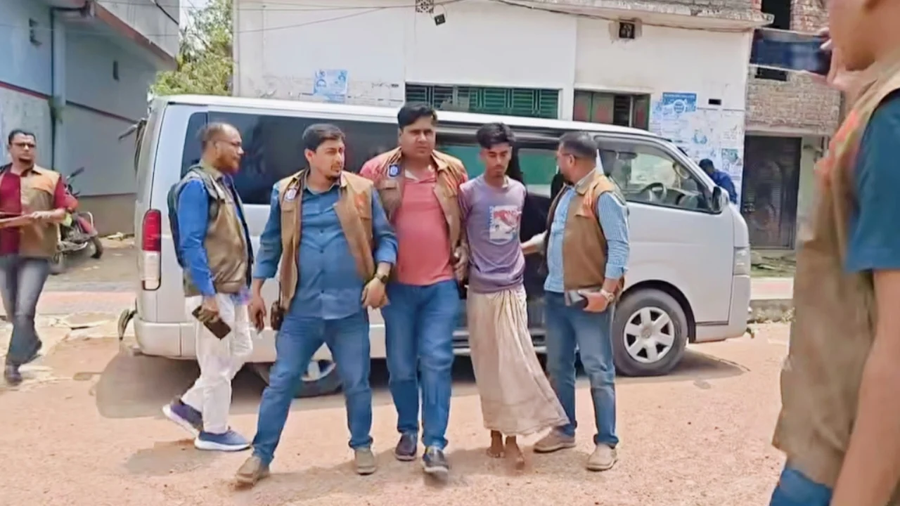 মাছ ব্যবসায়ীকে গলা কেটে হত্যা