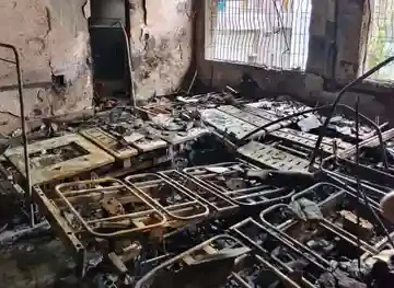 হাসপাতাল ভবনের তৃতীয় তলায়