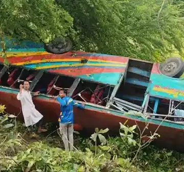 মহাসড়কে যাত্রীবাহী বাস নিয়ন্ত্রণ