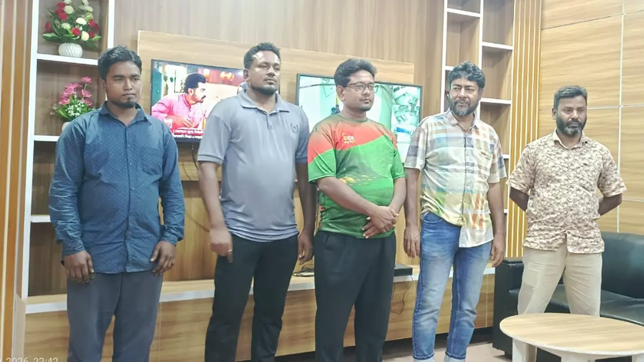 ৫ রাজনৈতিক নেতা আটক