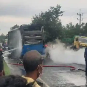 মানিকগঞ্জে লরি ও বাসের