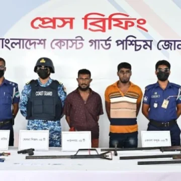 সুন্দরবনে দুই বনদস্যু আটক
