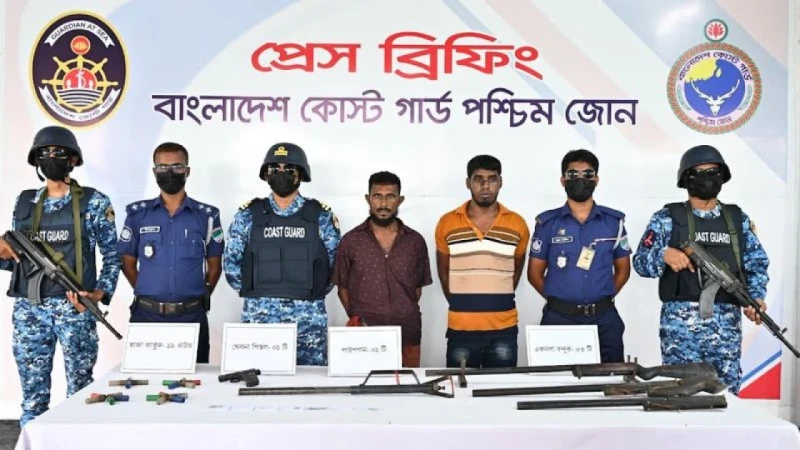 সুন্দরবনে দুই বনদস্যু আটক