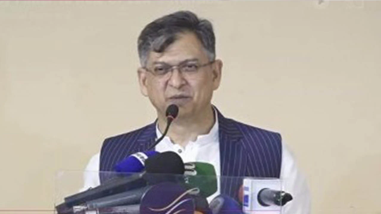 পুলিশের নতুন ইউনিফর্ম ঘোষণা