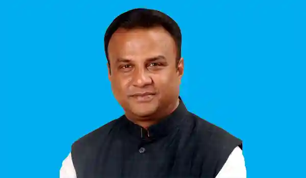 শাহীন চাকলাদারের বিরুদ্ধে অস্ত্র মামলায় গ্রেপ্তারি পরোয়ানা জারি করেছেন আদালত।
