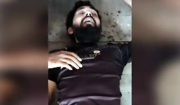 যুবক আহত এলাকায় আতঙ্ক