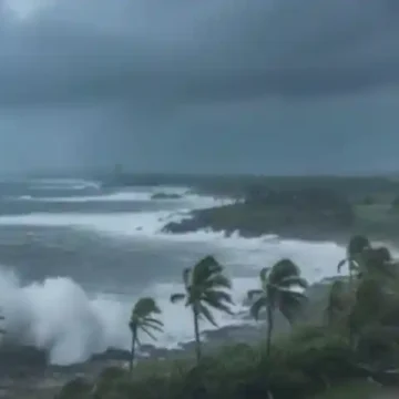 ৮০ কিলোমিটার বেগে ঝড়