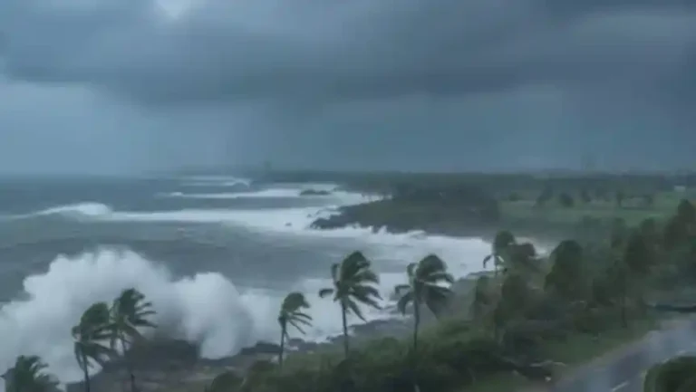 আট অঞ্চলে ৮০ কিলোমিটার বেগে ঝড়ের পূর্বাভাস