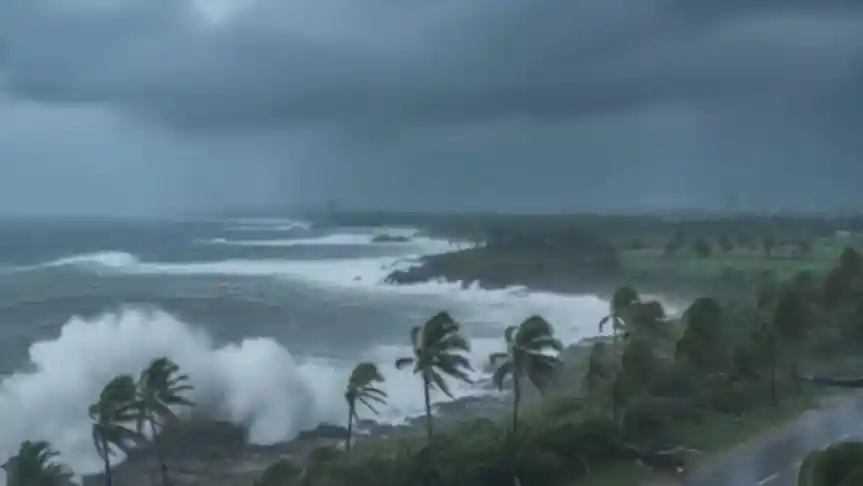 ৮০ কিলোমিটার বেগে ঝড়