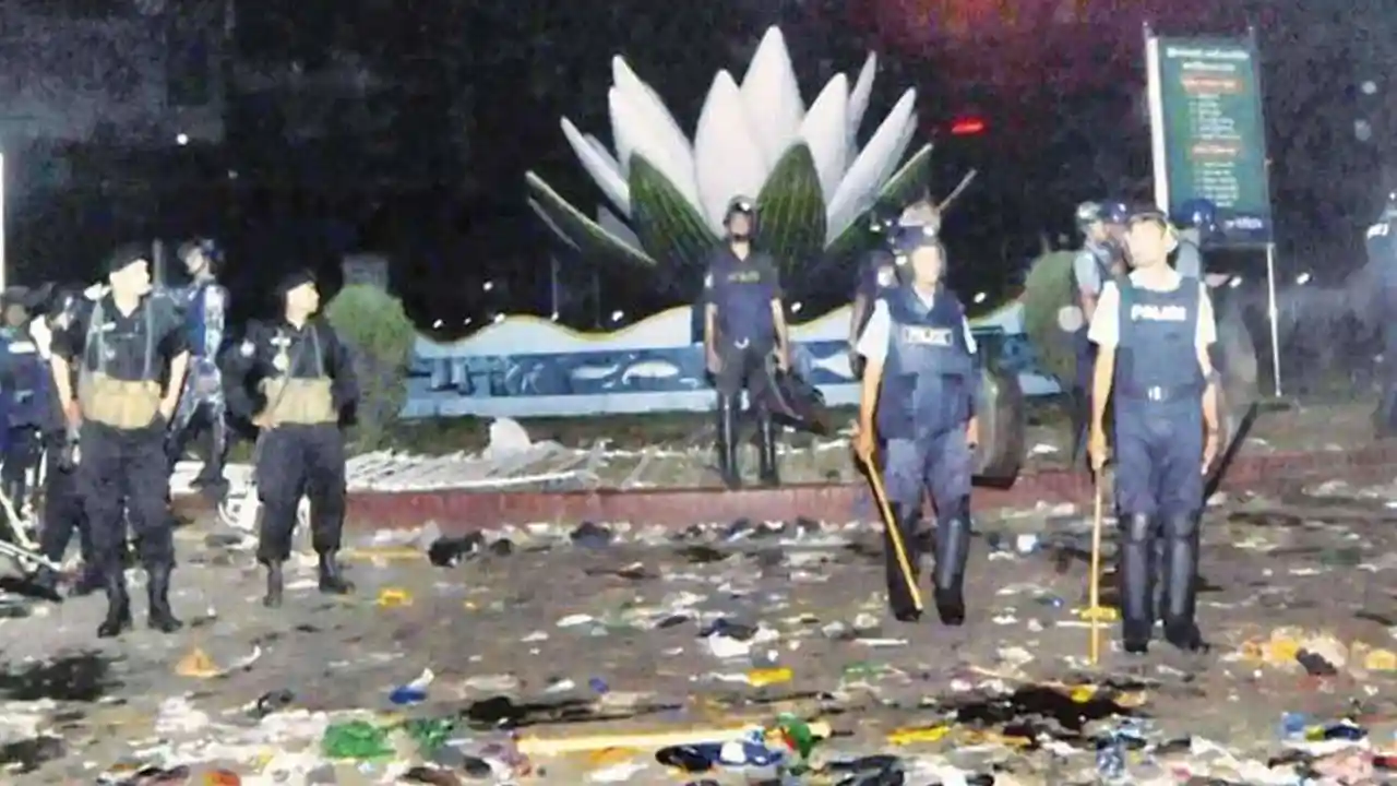 ৫ মে গণহত্যা চালানো