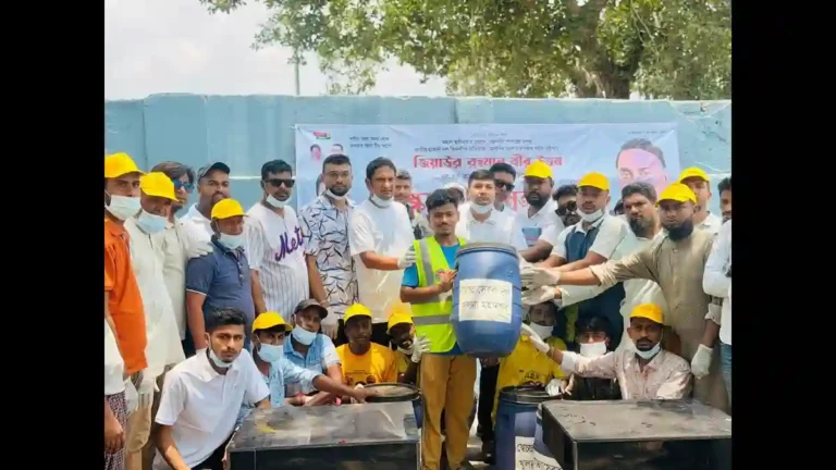 স্বেচ্ছাসেবক দলের পরিচ্ছন্নতা অভিযান ও জনমুখী কর্মসূচি