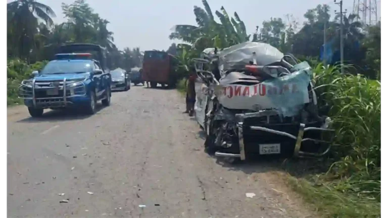 নড়াইলে বাস ও অ্যাম্বুলেন্স সংঘর্ষে নিহত ২
