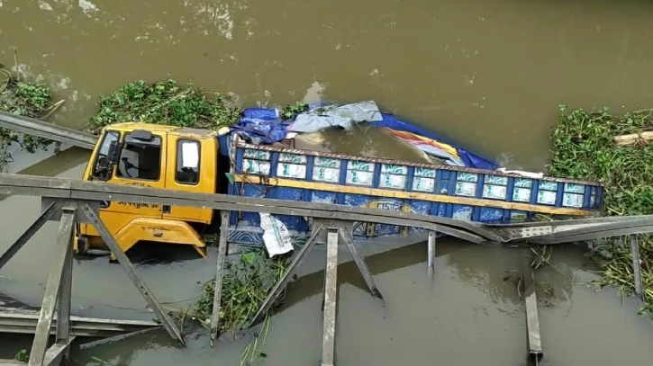 পিরোজপুরে বেইলি ব্রিজ ধস