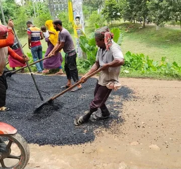 684 তালায় সড়ক সংস্কারে দুর্নীতি