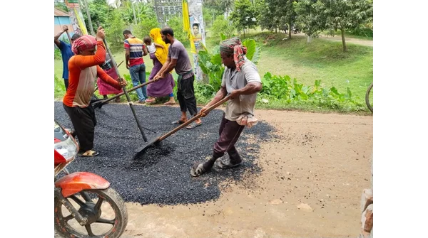 তালায় সড়ক সংস্কারে দুর্নীতি