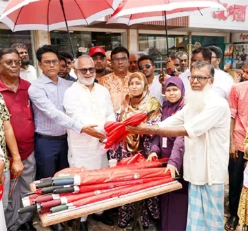 686 খুলনায় রেড ক্রিসেন্টের ত্রাণ বিতরণ
