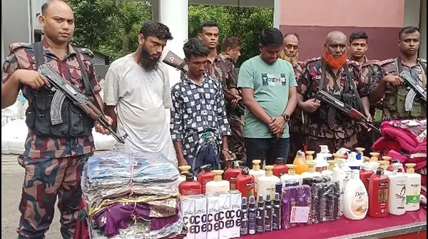 চরম কেলেঙ্কারী! বেনাপোলে কাস্টমস কর্মকর্তা আটক