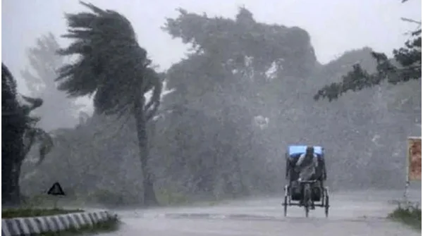 ১৬ জেলায় ৬০ কিমি বেগে ঝড় ও বৃষ্টির চরম শঙ্কা!