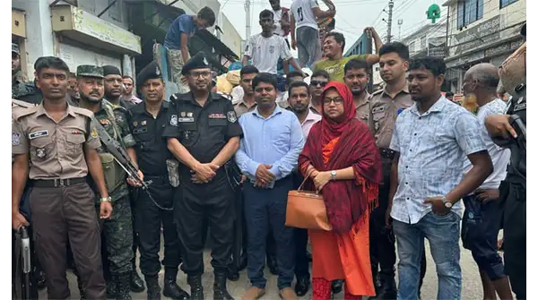 খুলনায় ২৫৪২ কেজি নিষিদ্ধ পলিথিন জব্দ: চরম অ্যাকশন