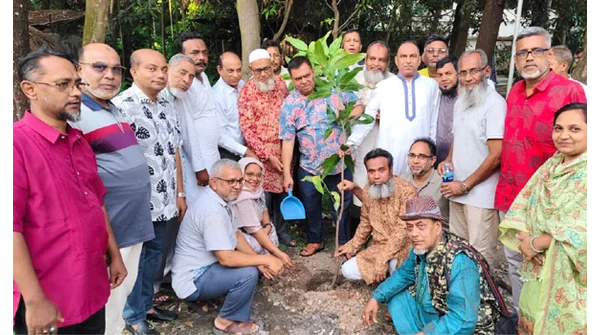 বৃক্ষরোপণে এস এম শফিকুল আলম মনা ও বৃহত্তর খুলনা
