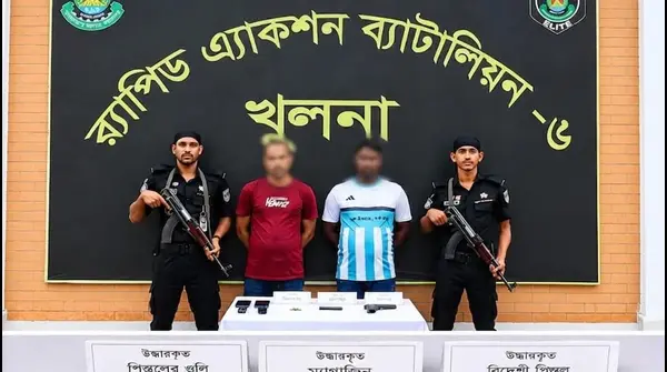 খুলনা র‍্যাব অভিযান: অস্ত্রসহ দুই সন্ত্রাসী গ্রেপ্তার