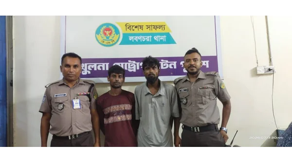 খুলনায় ২২ কেজি গাঁজাসহ গ্রেফতার: মাদকবিরোধী অভিযান