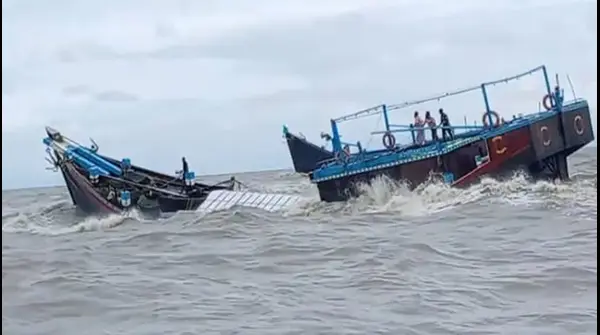 কক্সবাজারে ট্রলারডুবির ঘটনা: চারজনের মরদেহ উদ্ধার