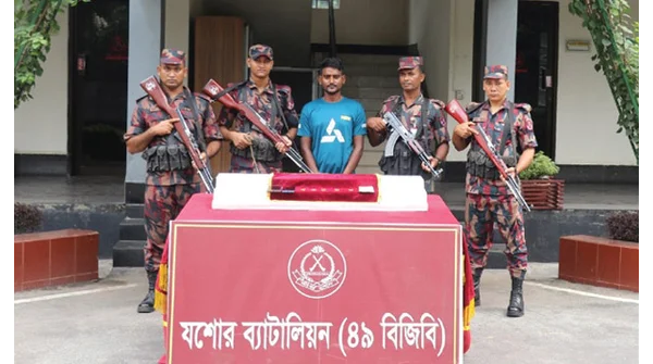 স্বর্ণ পাচার: যশোরে বিজিবির অভিযানে ৫ স্বর্ণের বার উদ্ধার