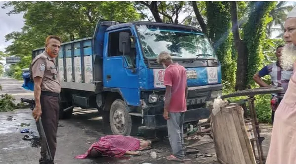 খুলনায় সড়ক দুর্ঘটনা: ভয়াবহ সংঘর্ষে ভ্যানচালক নিহত