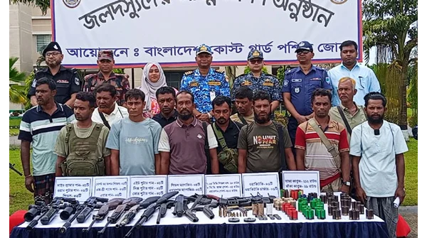 নানা ভাই বাহিনী: ১২ বনদস্যুর সাহসী আত্মসমর্পণ